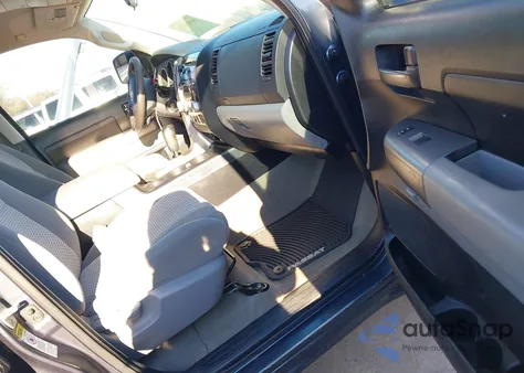 2010 Toyota Tundra Grade 5.7L V8 z USA, uszkodzony, nr VIN 5TFUW5F14AX152269